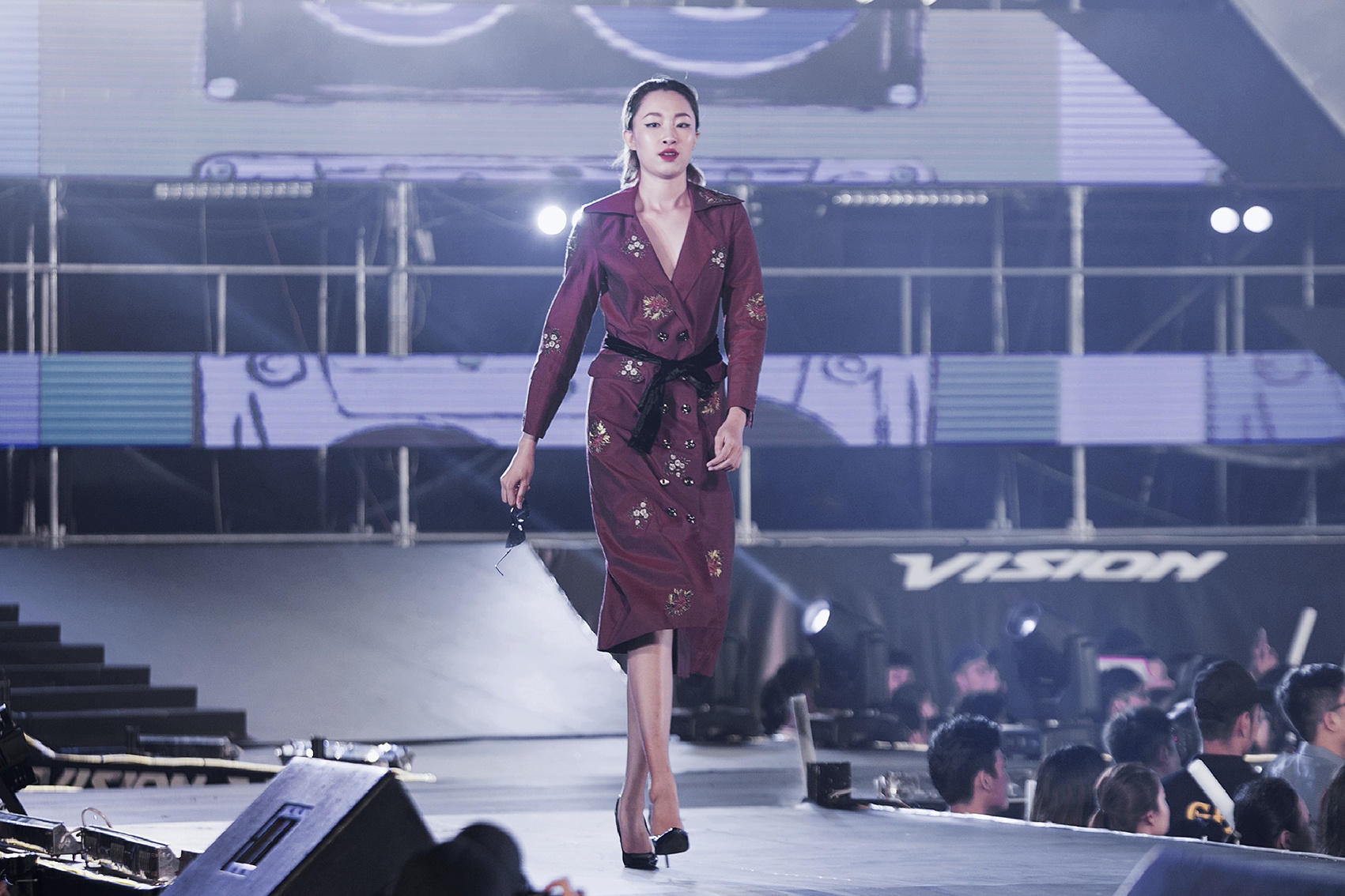 Lan Khue tro thanh vedette trong show dien thoi trang anh 3