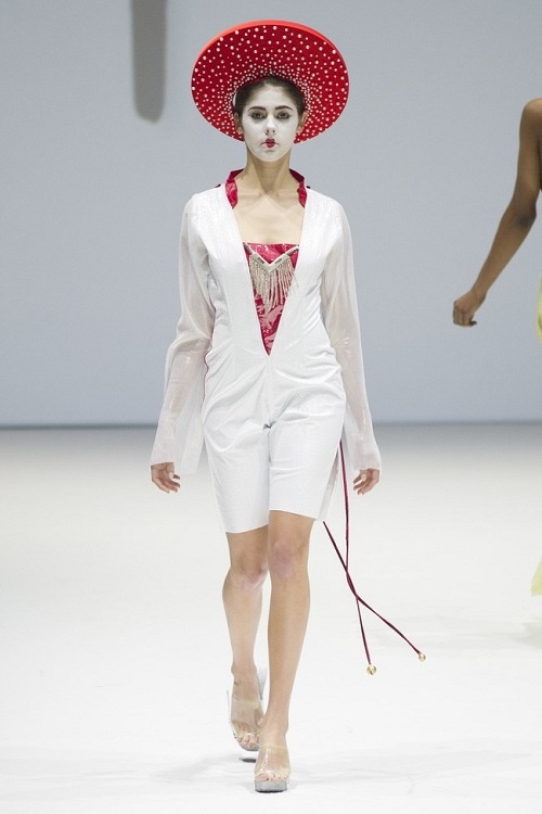 Non la xuat hien tren san dien thoi trang the gioi anh 8