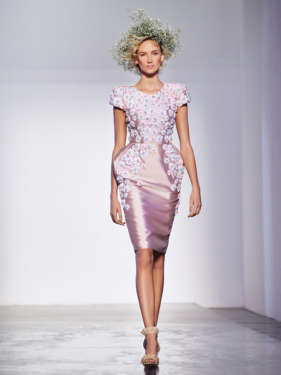 Pham Huong dam nhan vai tro vedette tai show dien anh 5