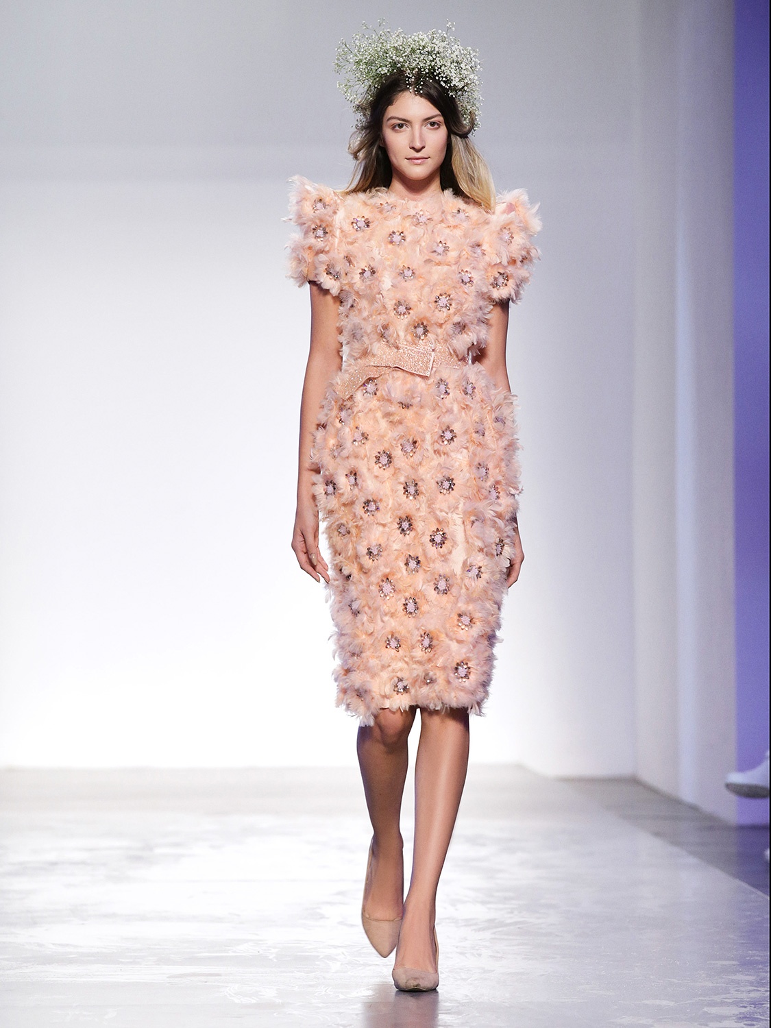 Pham Huong dam nhan vai tro vedette tai show dien anh 7