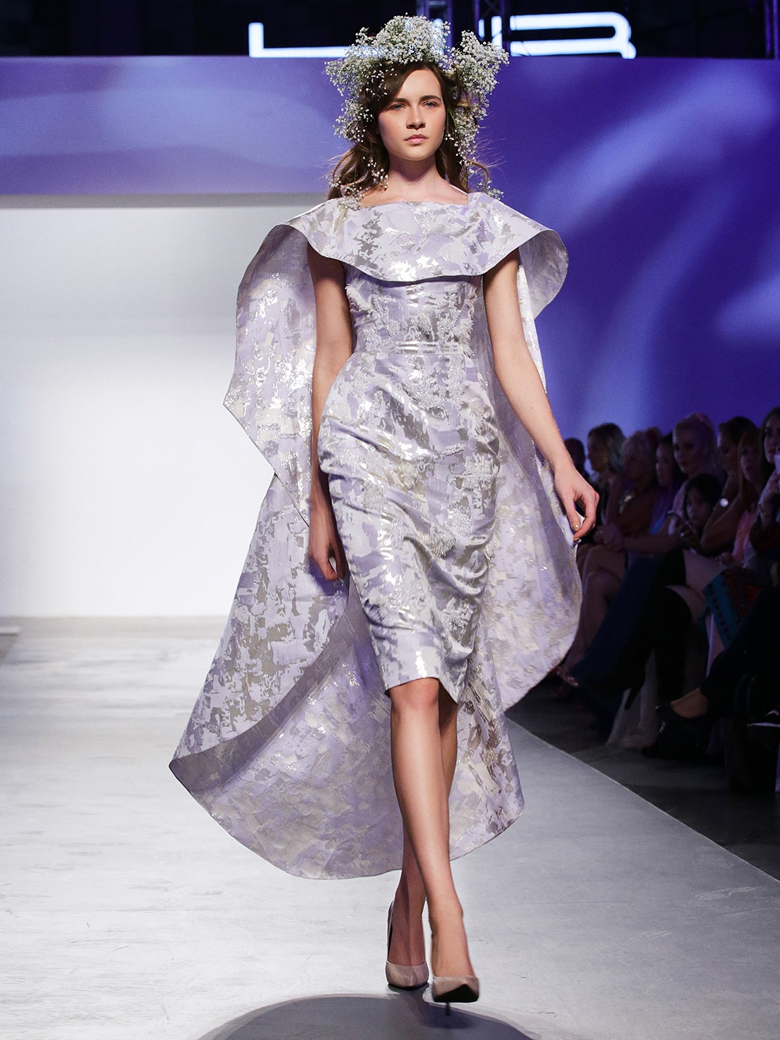 Pham Huong dam nhan vai tro vedette tai show dien anh 10