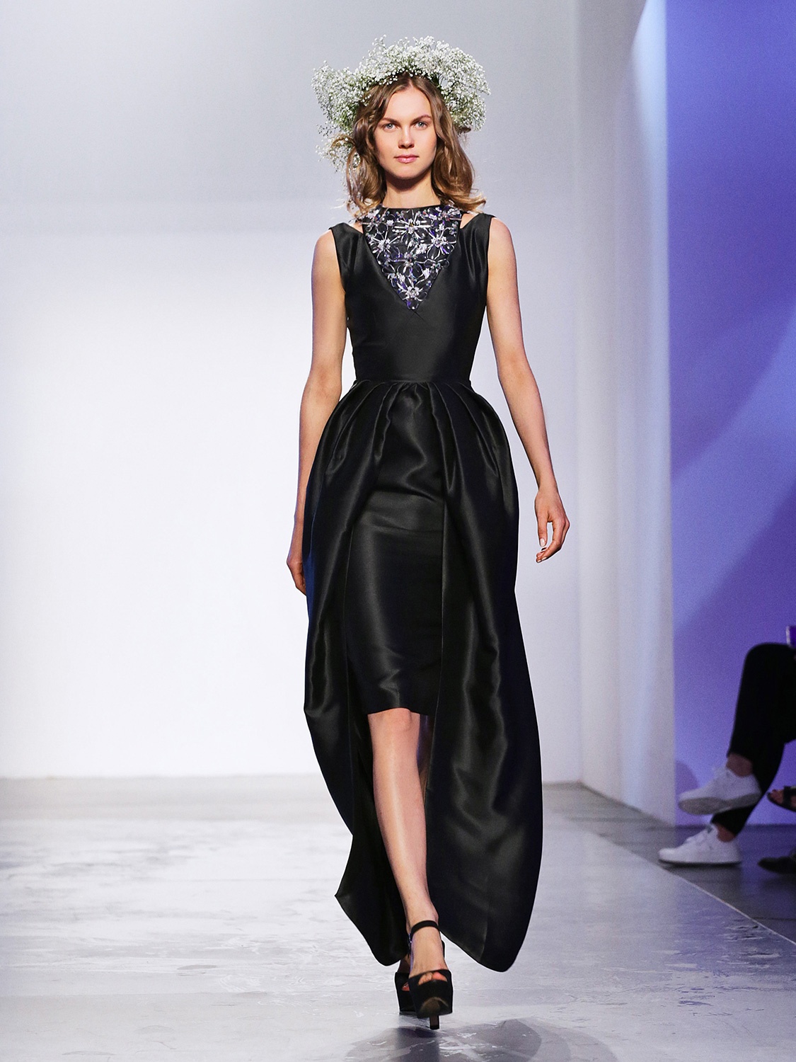 Pham Huong dam nhan vai tro vedette tai show dien anh 11