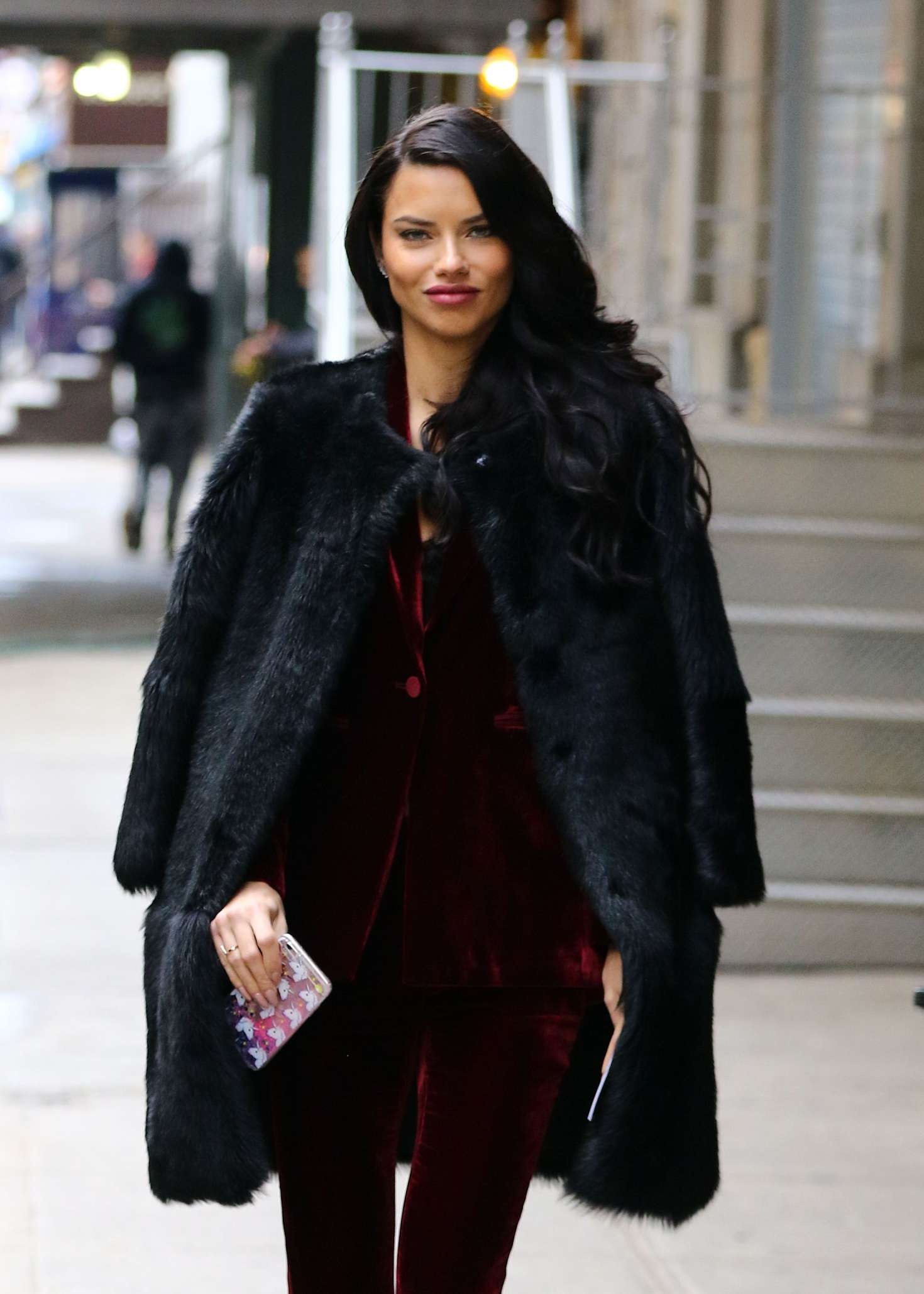 Bí quyết diện áo khoác như các người đẹp VS ảnh 1 Bi quyet dien ao khoac nhu cac nguoi dep VS anh 1