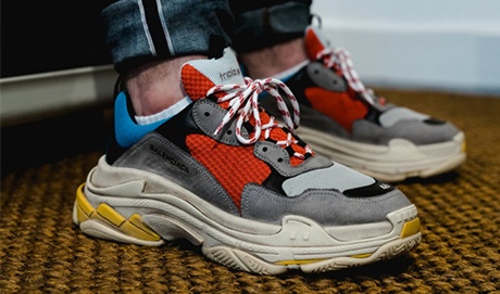 Nhung mau sneaker gay sot cong dong cac ban tre the gioi hinh anh