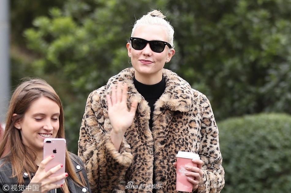 He lo hinh anh hau truong chuan bi cho show dien anh 1