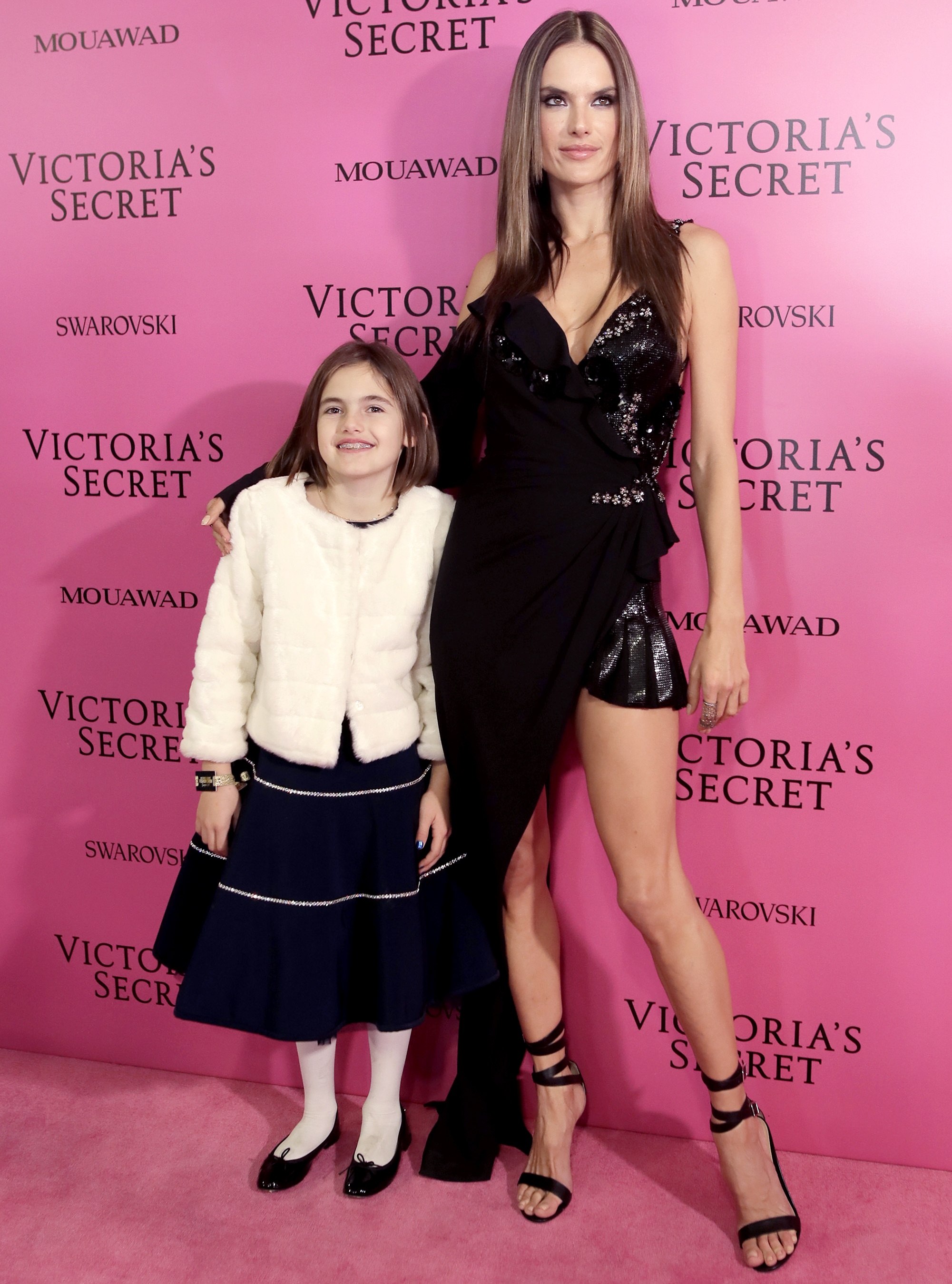 Dàn thiên thần xinh đẹp trên thảm hồng ảnh 1 Dan thien than xinh dep tren tham hong anh 1