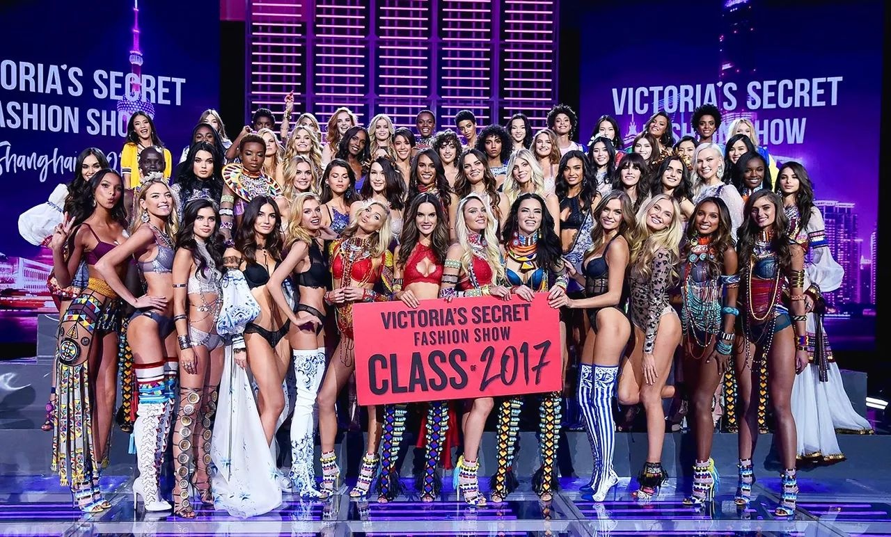 Nhung lan dau tien cua Victoria's Secret 2017 anh 9