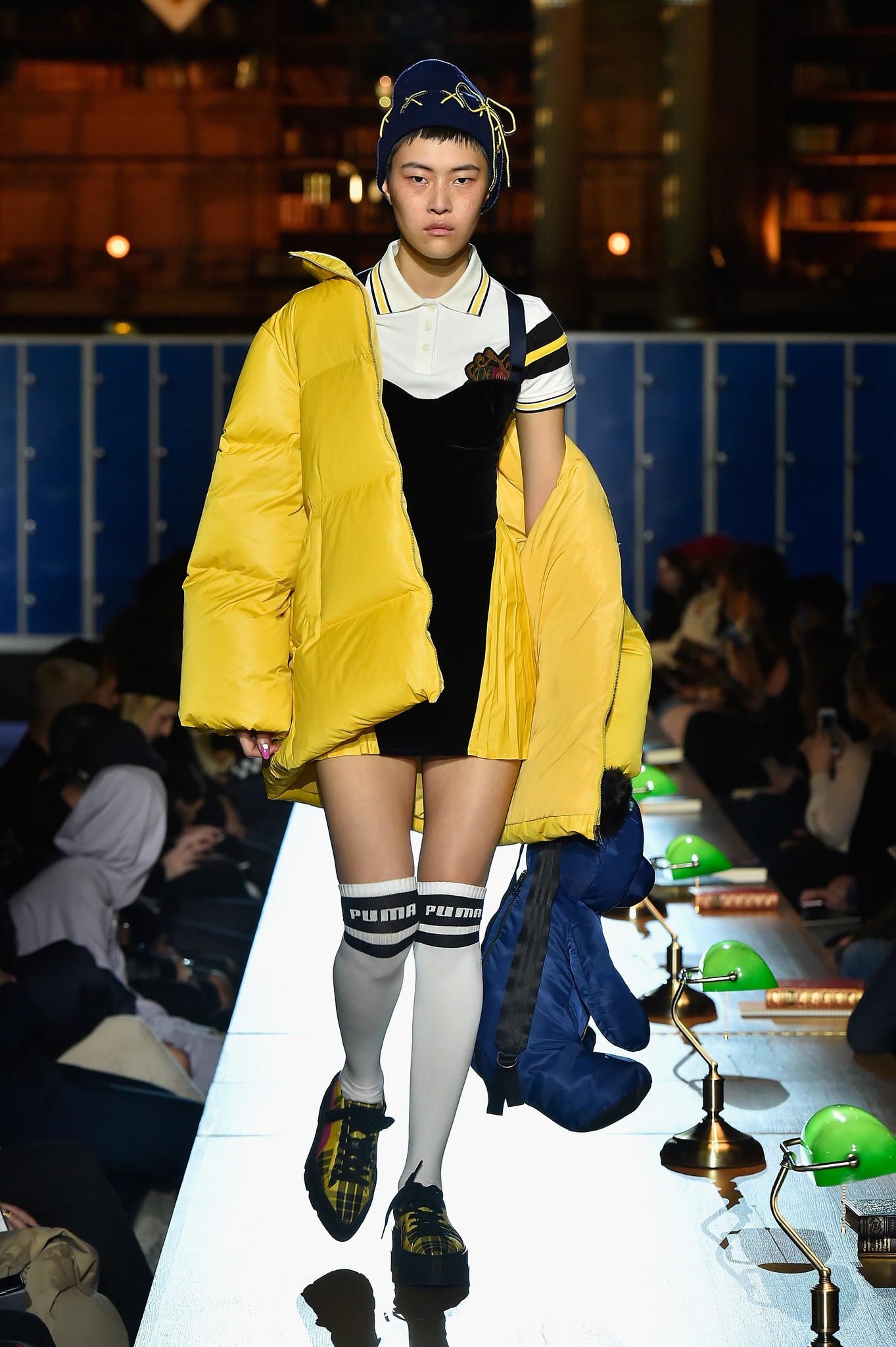 Xu huong ao phao mau sac len ngoi mua thu dong nam nay anh 2