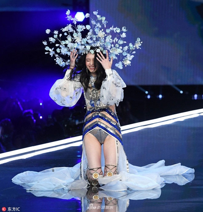 nguoi mau Ming Xi Victoria's Secret 2017 anh 1