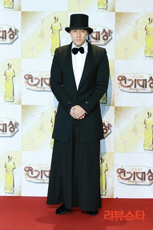 Gout thoi trang cua nam dien vien So Ji Sub anh 3