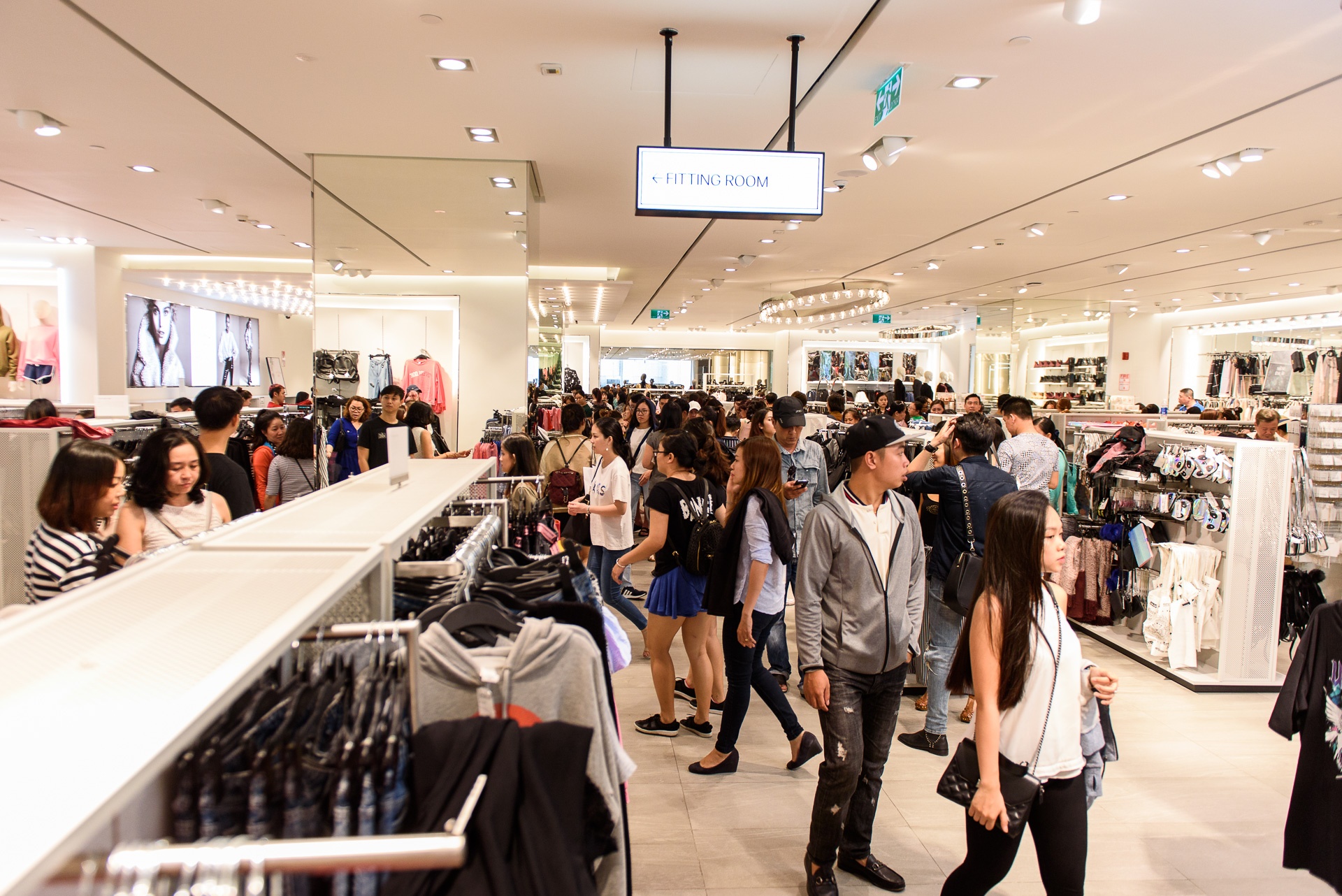 Nhon nhip ngay Black Friday anh 13