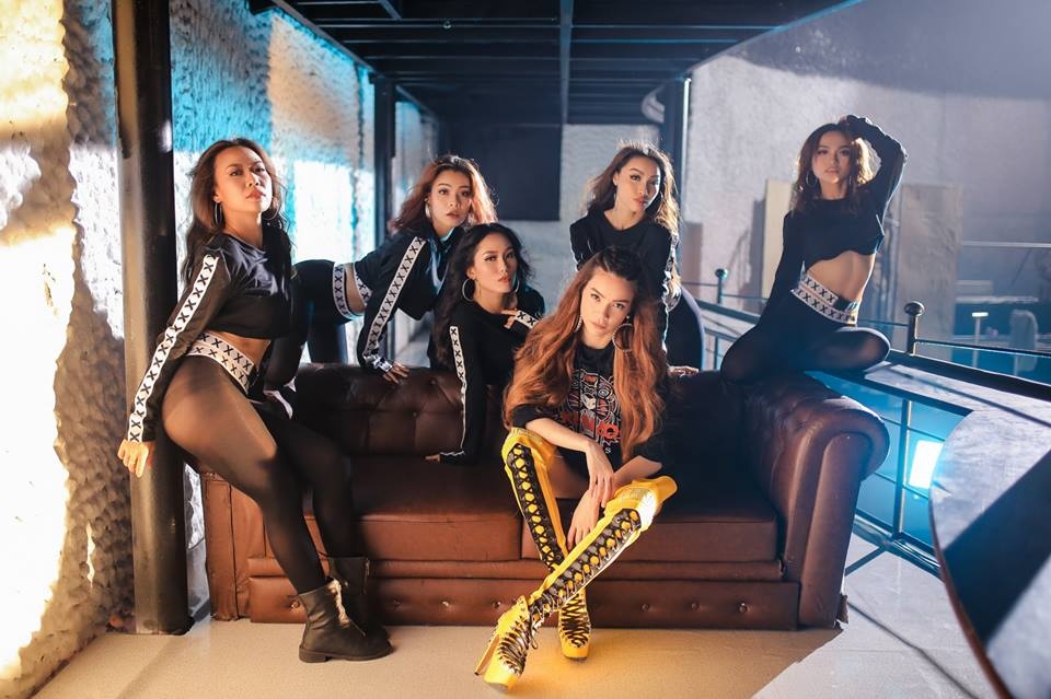 Mau sac thoi trang MV cua Ho Ngoc Ha anh 4