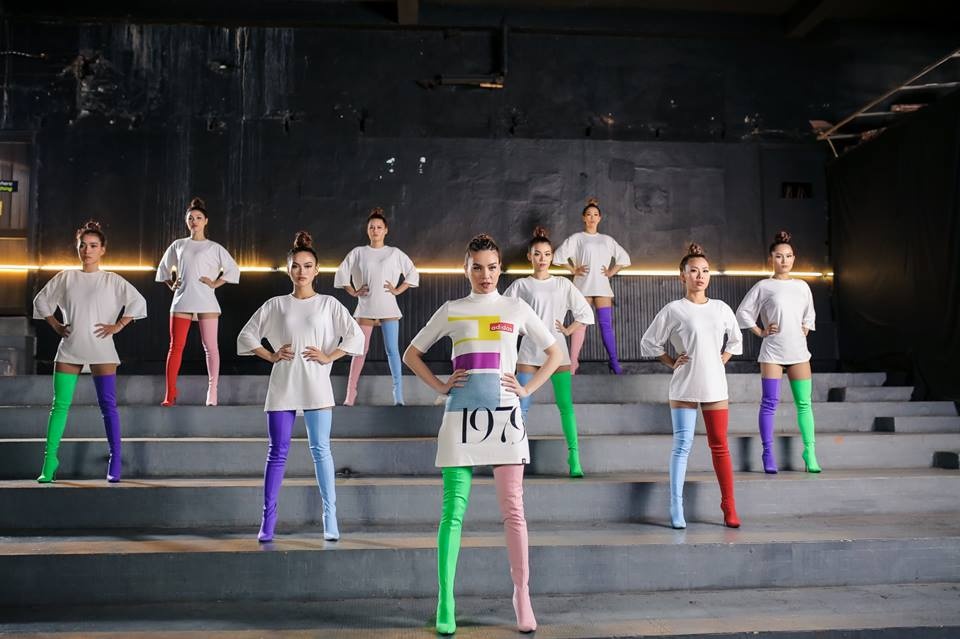 Mau sac thoi trang MV cua Ho Ngoc Ha anh 2