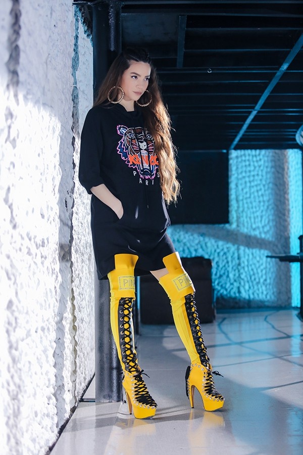 Mau sac thoi trang MV cua Ho Ngoc Ha anh 5