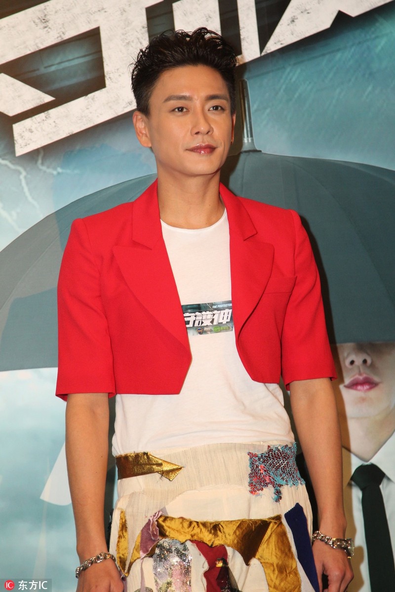 Sao Viet xuat hien tren voi trang phuc kho hieu anh 7