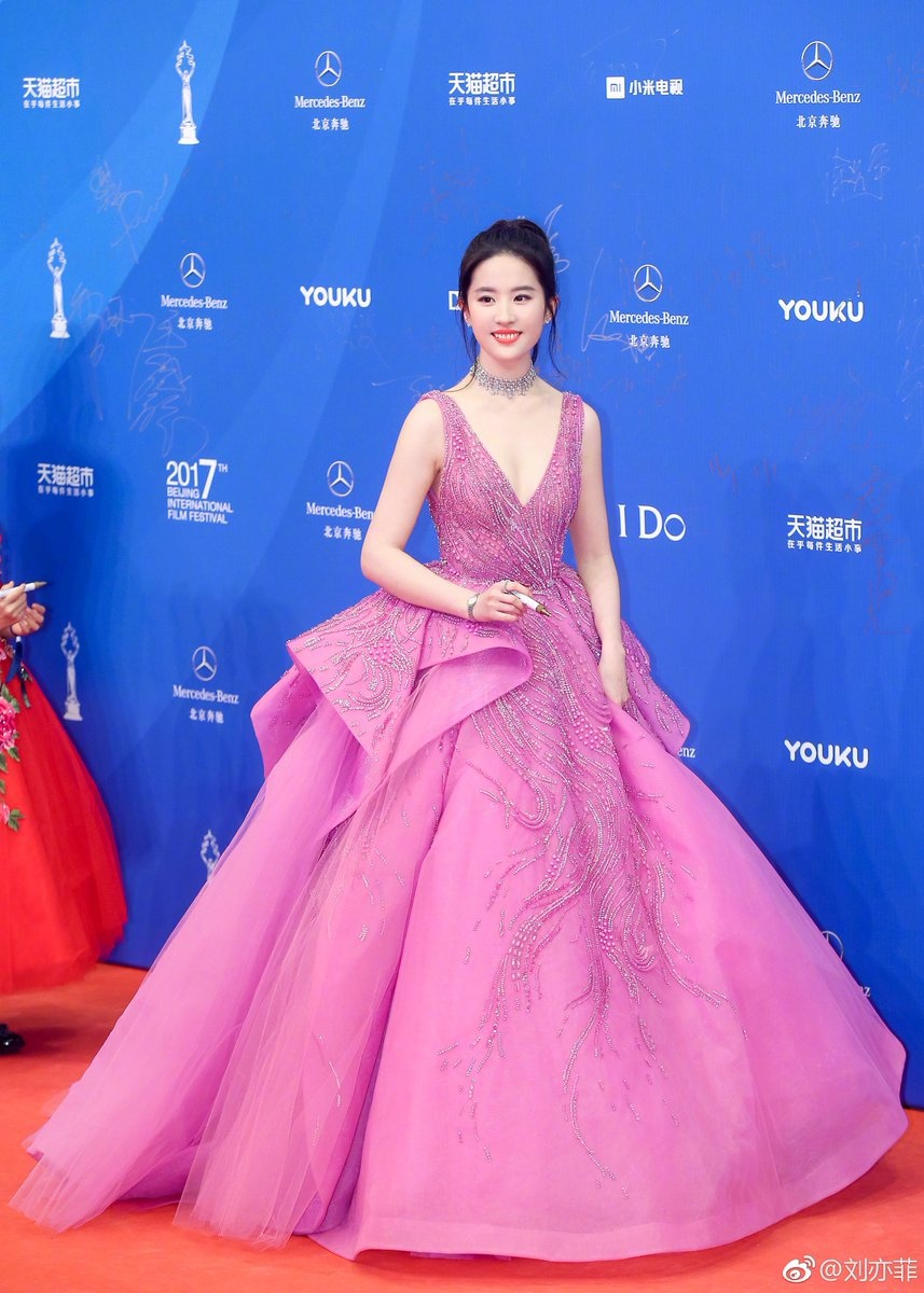 Phong cach thoi trang nu tinh cua Luu Diec Phi anh 2