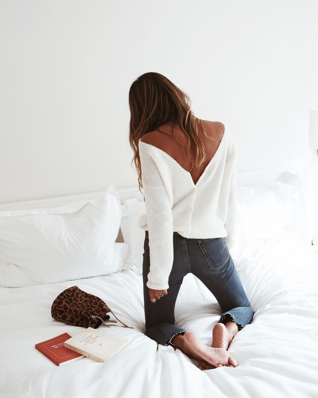 Giới mộ điệu phát cuồng vì chiếc áo cardigan bình thường  ảnh 2 Gioi mo dieu phat cuong vi chiec ao cardigan binh thuong anh 2