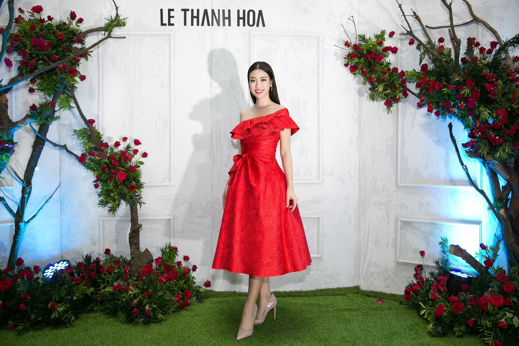 Dan Hoa hau dong loat xuat hien trong buoi tiec thoi trang anh 3