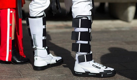 Nhung mau sneaker noi bat nhat tai cac tuan le thoi trang nam 2017 hinh anh