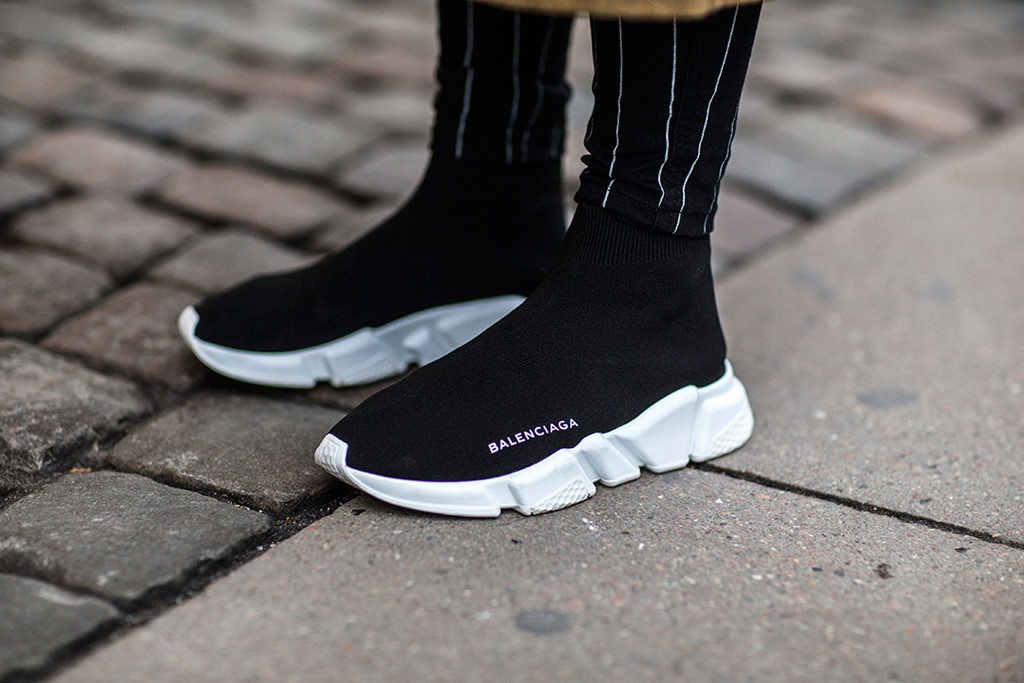 Những mẫu giày sneaker nổi bật trong năm 2017 ảnh 1 Nhung mau giay sneaker noi bat trong nam 2017 anh 1