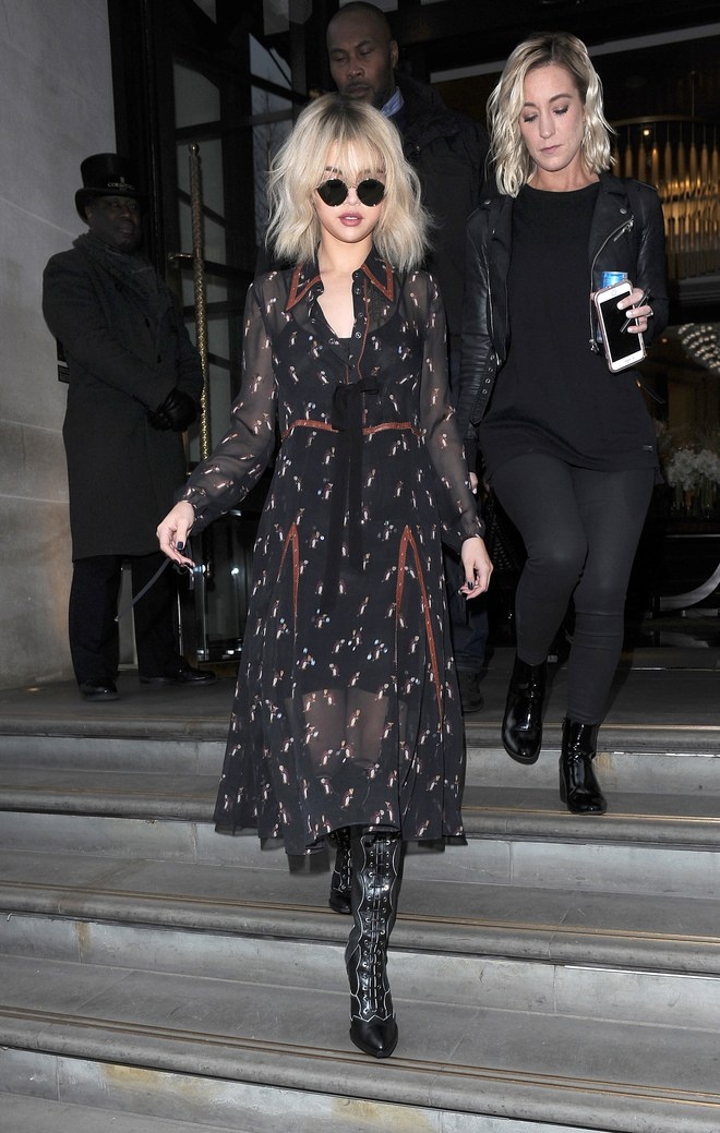 Selena Gomez nang tam phong cach sau khi thay doi kieu toc anh 6