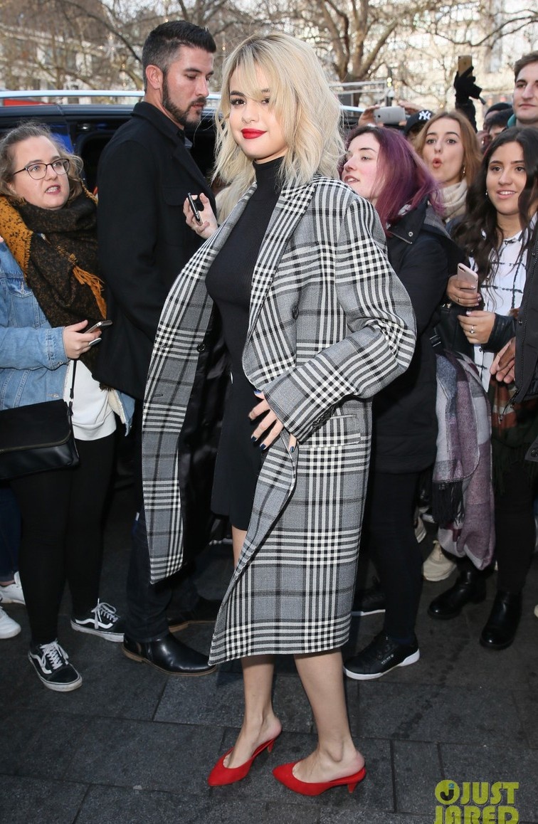 Selena Gomez nang tam phong cach sau khi thay doi kieu toc anh 9