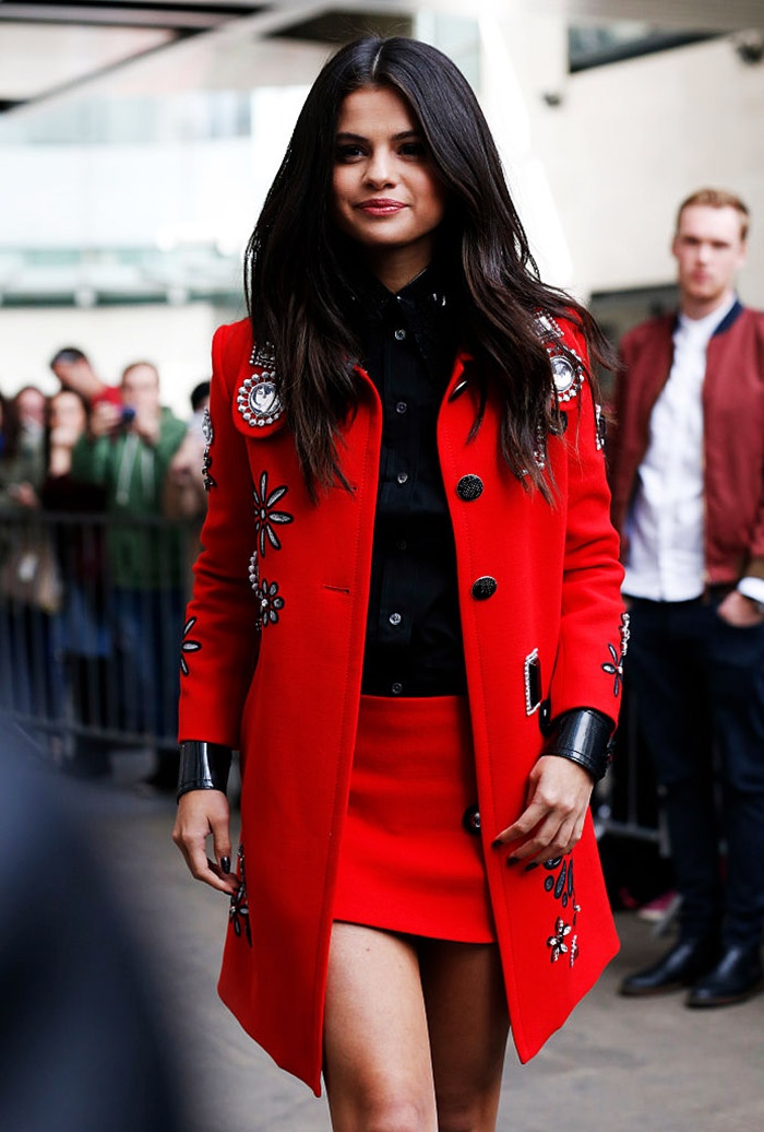 Selena Gomez nang tam phong cach sau khi thay doi kieu toc anh 2