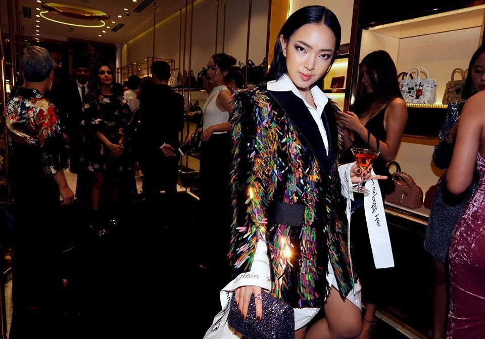 Angela Phuong Trinh dien trang phuc giong Chi Pu anh 8