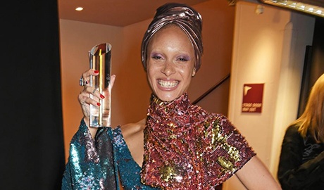 Adwoa Aboah nhan giai thuong 