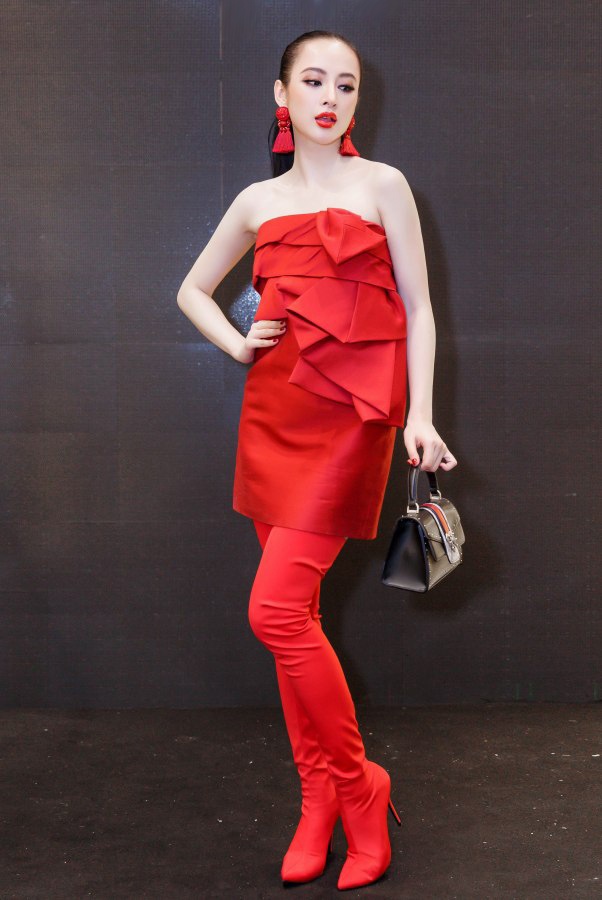 Angela Phuong Trinh dien trang phuc giong Chi Pu anh 2