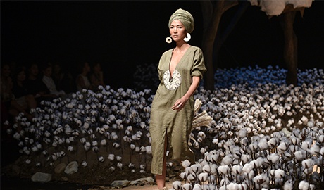 Bang Lang tai xuat san dien thoi trang hinh anh