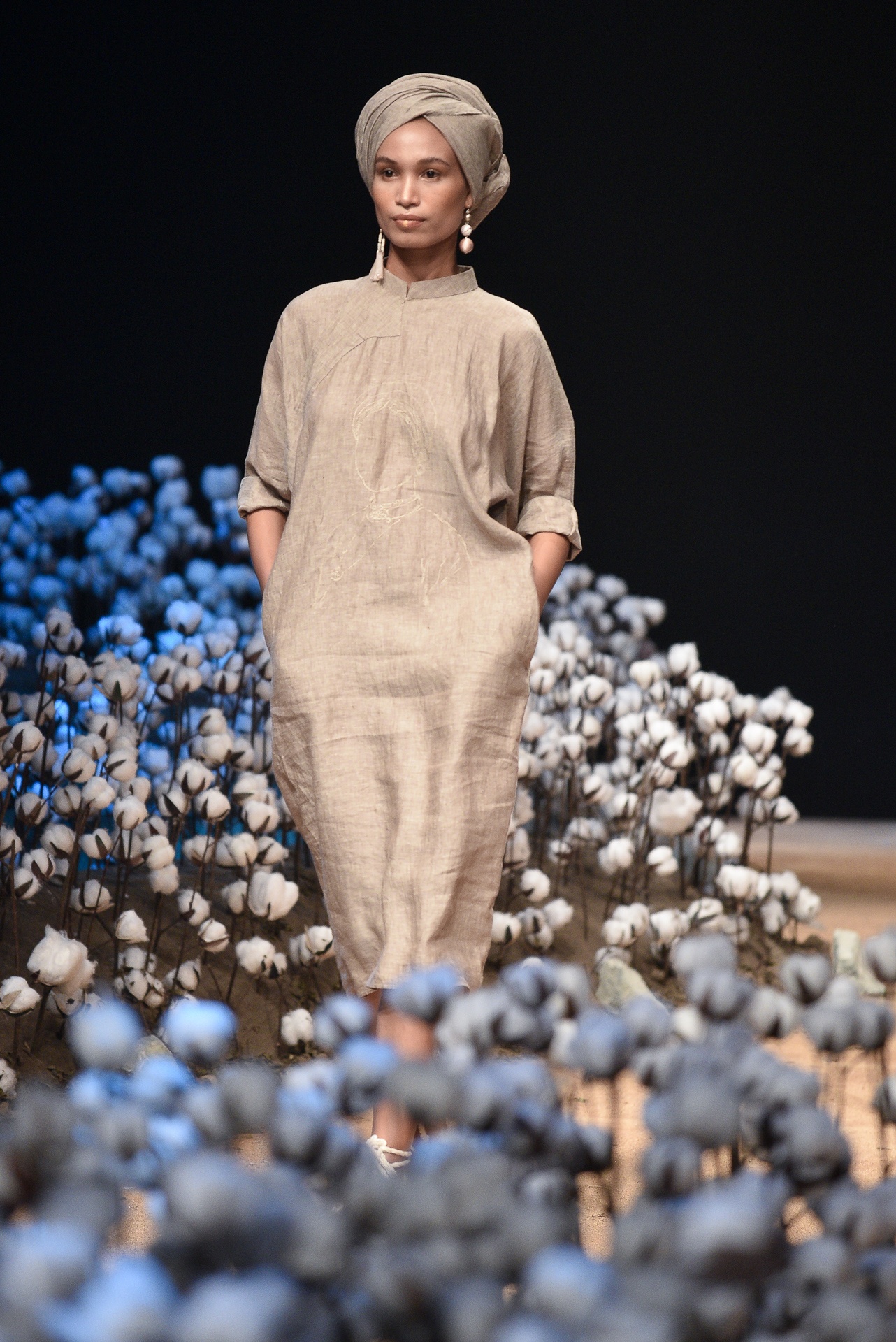 Lan Khue dien thoi trang anh 13