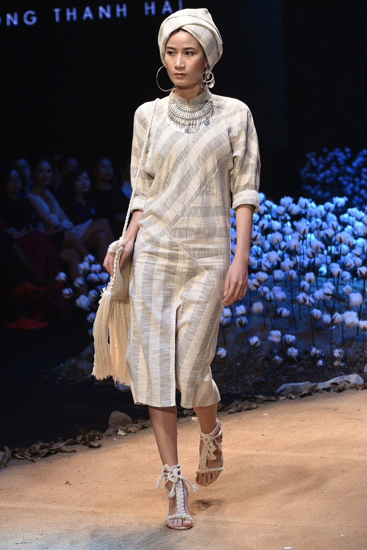 Lan Khue dien thoi trang anh 14