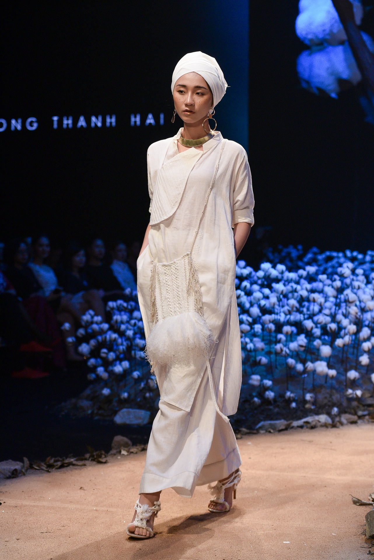 Lan Khue dien thoi trang anh 16