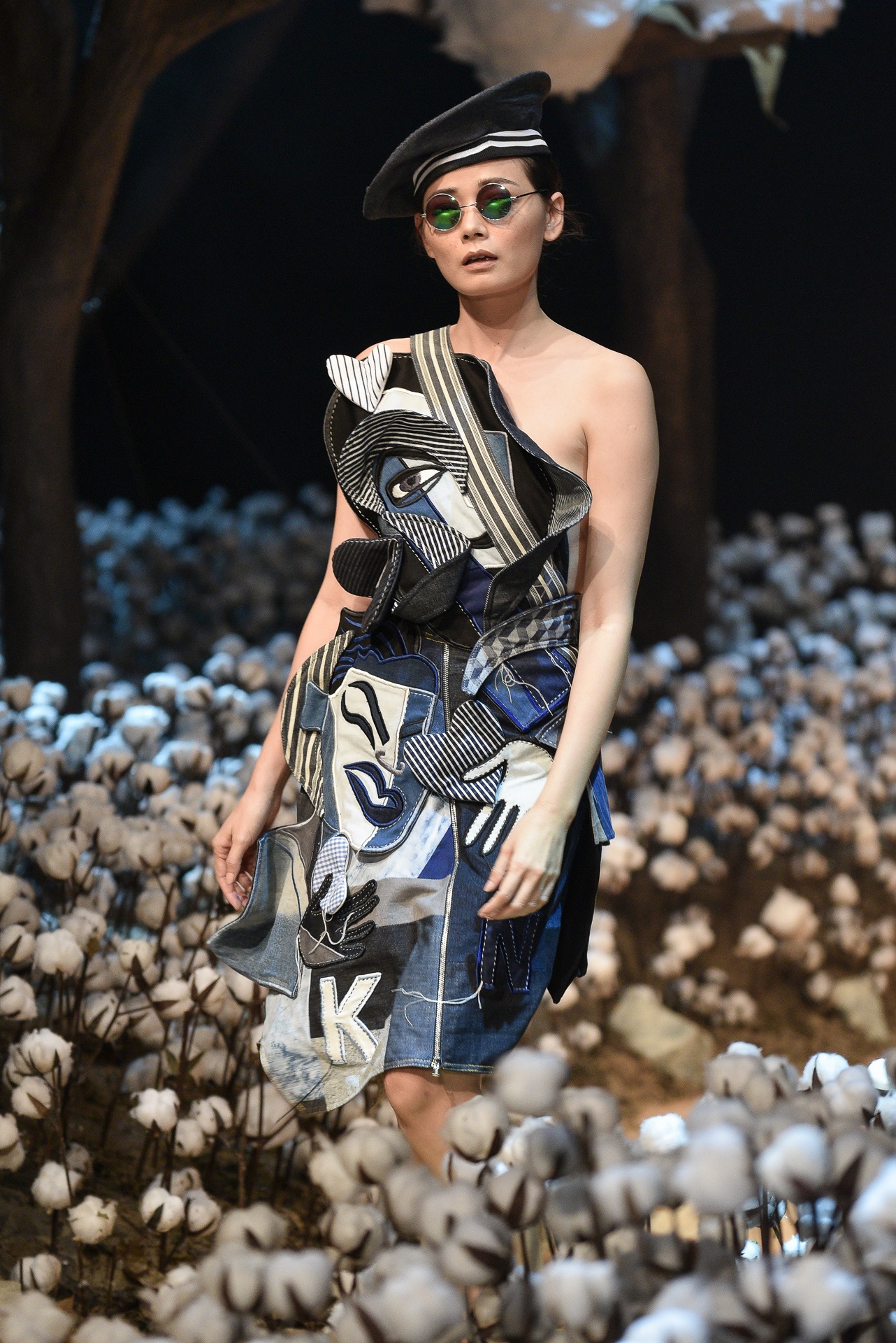 Lan Khue dien thoi trang anh 9