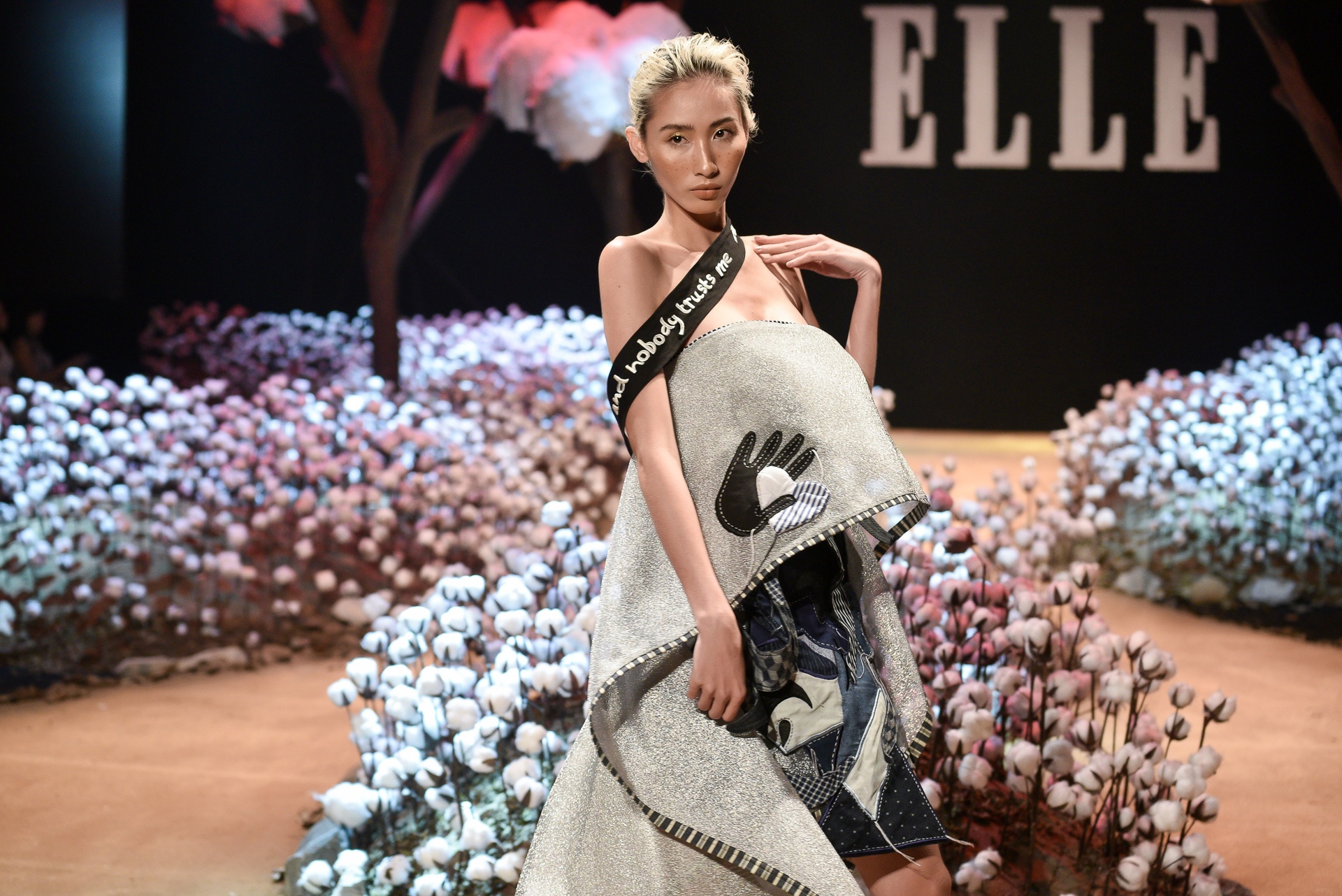 Lan Khue dien thoi trang anh 10