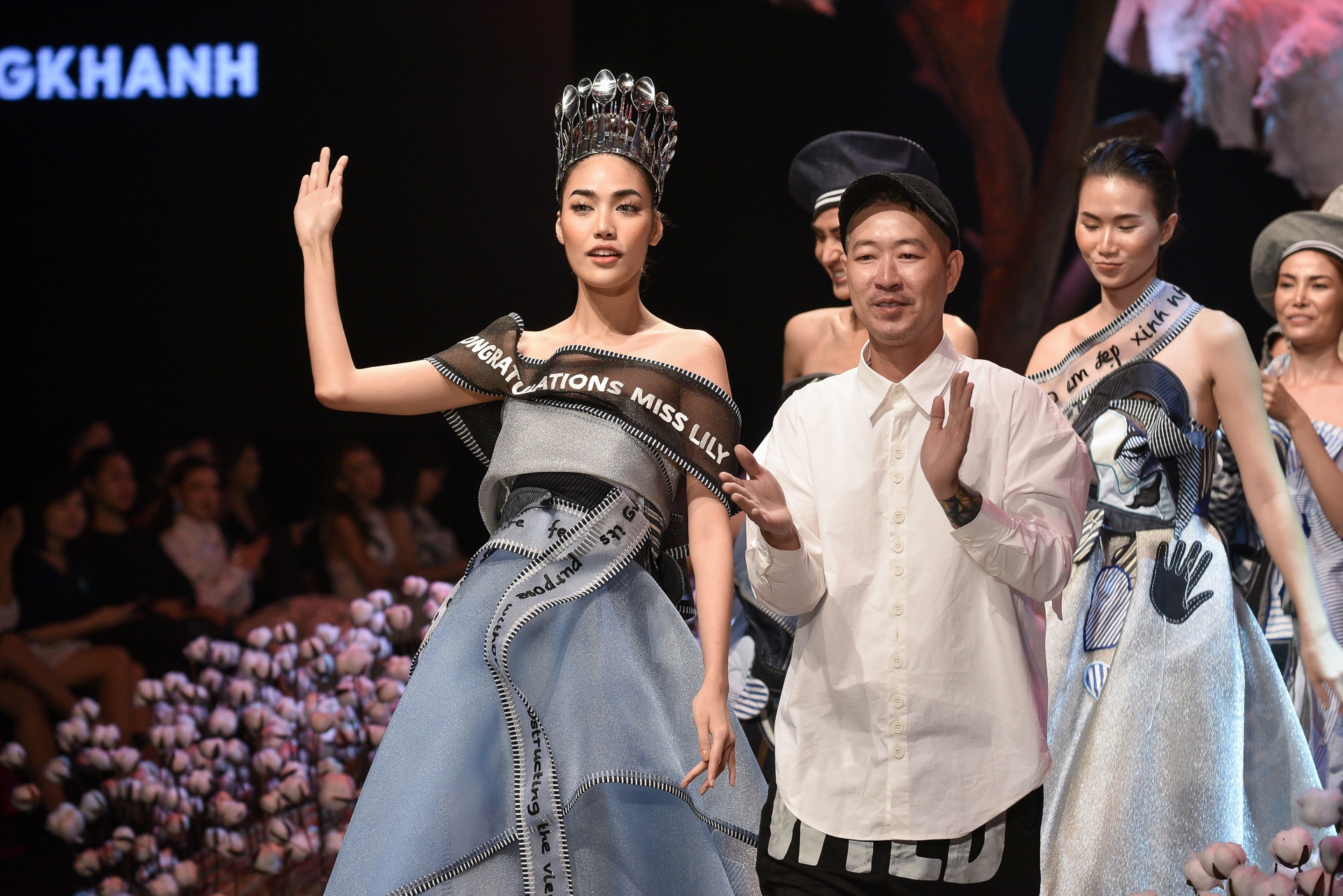 Lan Khue dien thoi trang anh 2