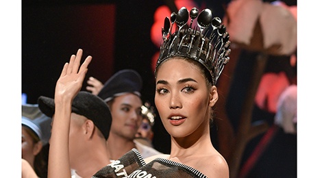 Lan Khue dang quang Hoa hau tren san dien thoi trang hinh anh