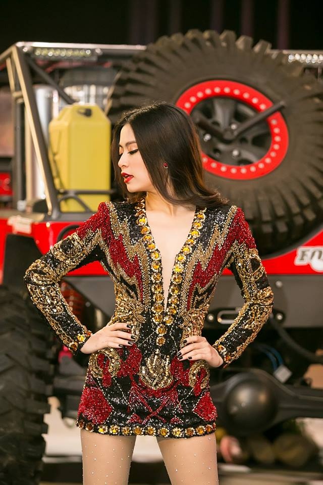 Ngan Anh dien trang phuc noi bat trong bang sao dep anh 7