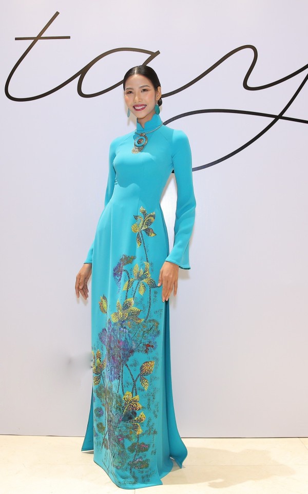 Ngan Anh dien trang phuc noi bat trong bang sao dep anh 9