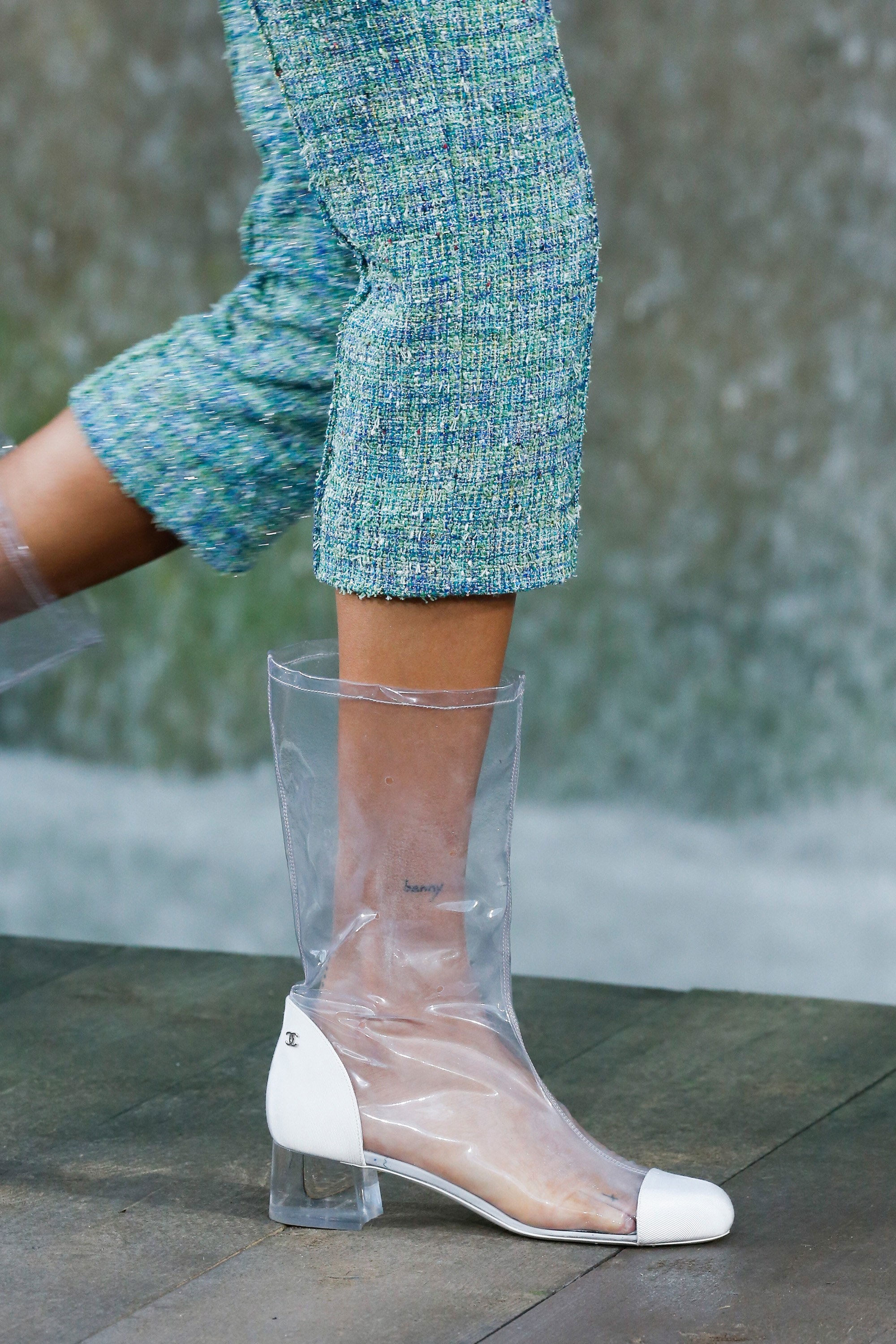 Nhung kieu giay quai la xuat hien trong nam 2017 anh 3