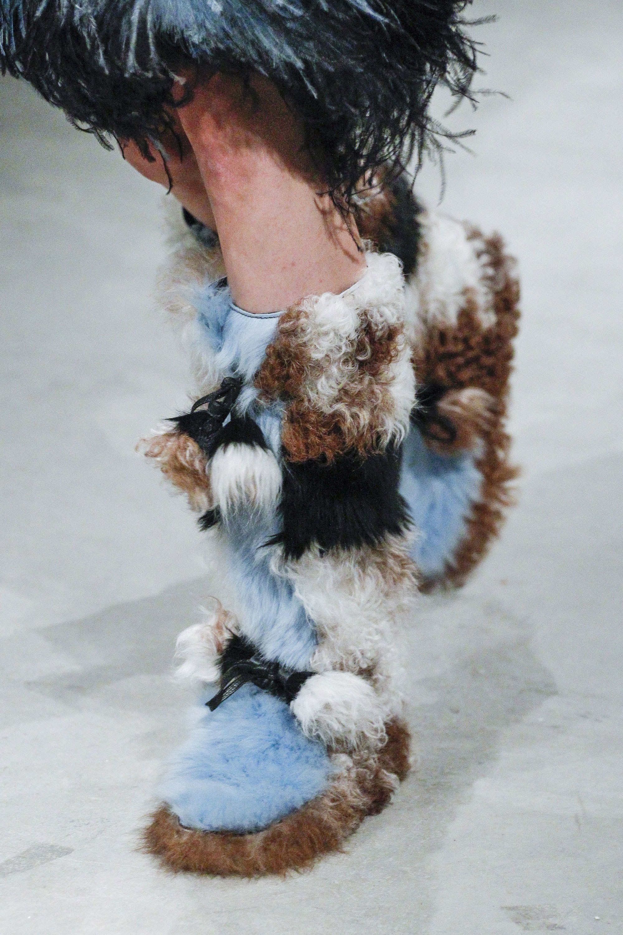 Nhung kieu giay quai la xuat hien trong nam 2017 anh 4