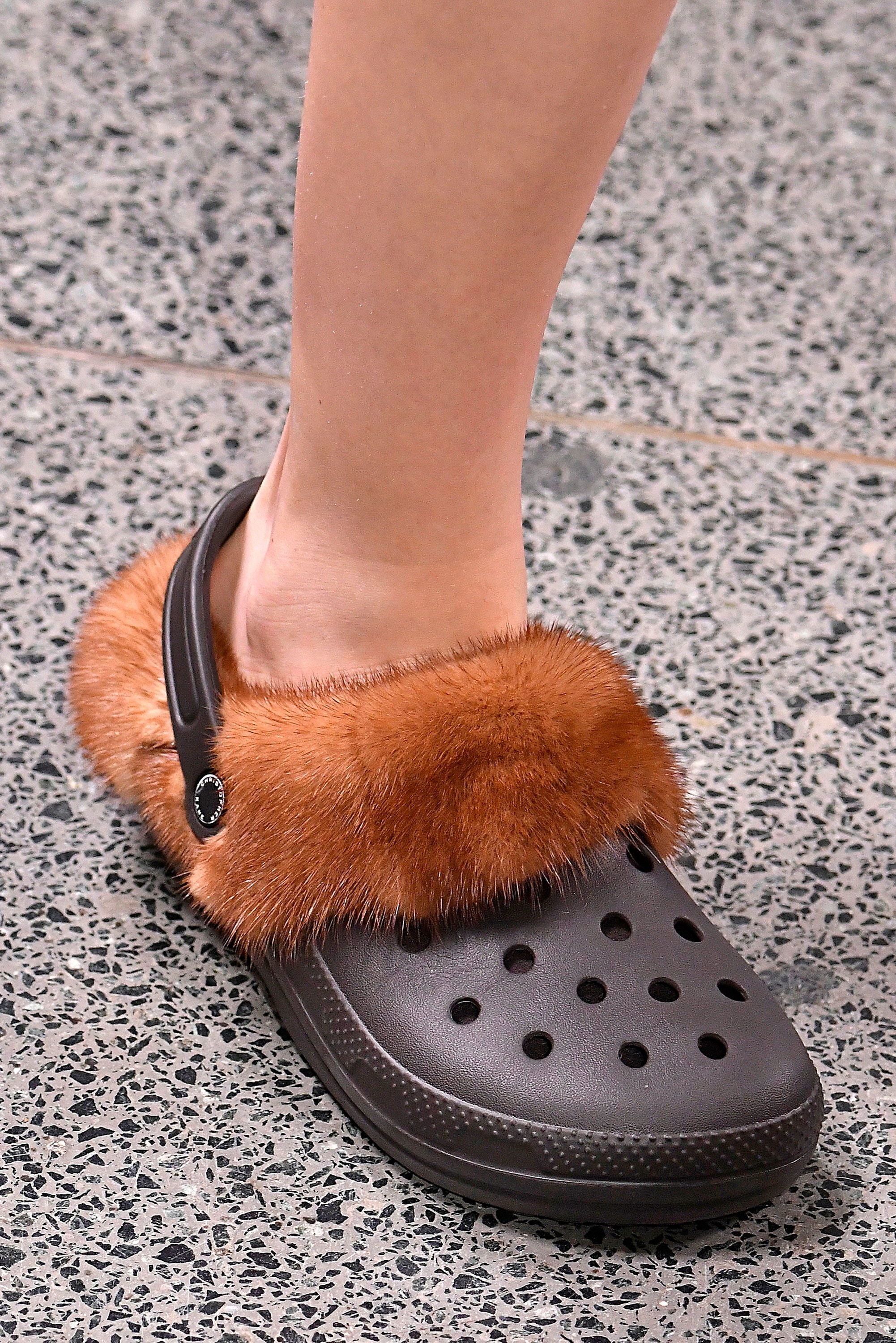 Nhung kieu giay quai la xuat hien trong nam 2017 anh 7