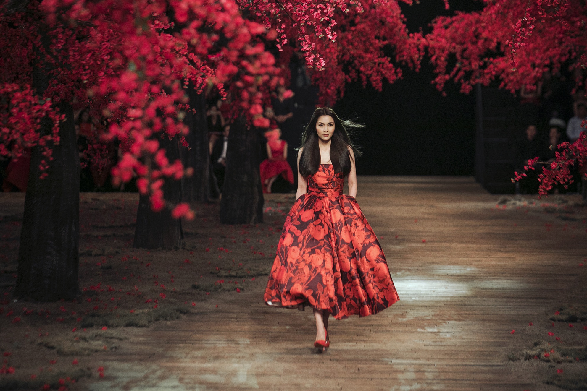 Sac do bao phu trong show dien Do Manh Cuong anh 2