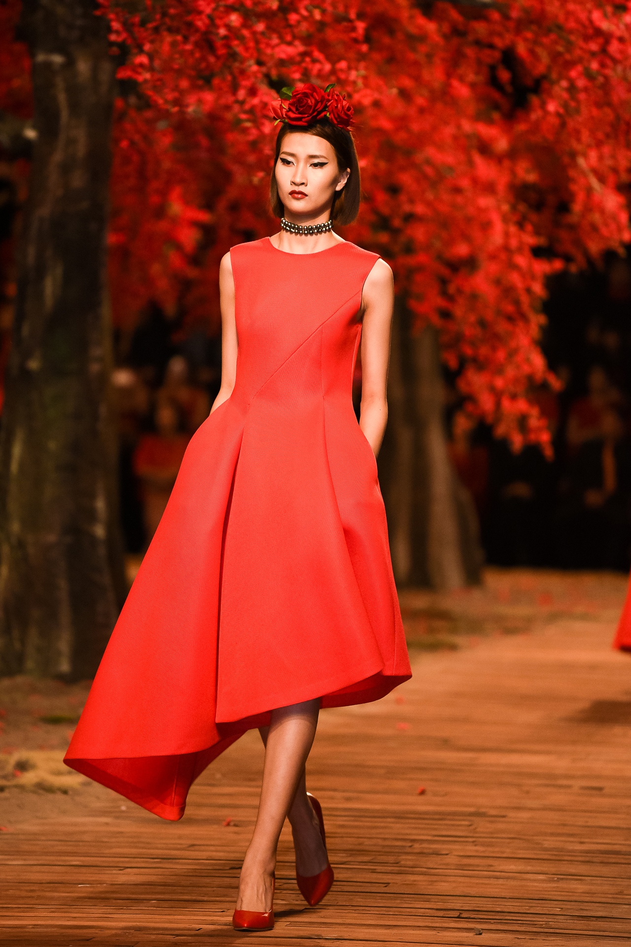 Sac do bao phu trong show dien Do Manh Cuong anh 6