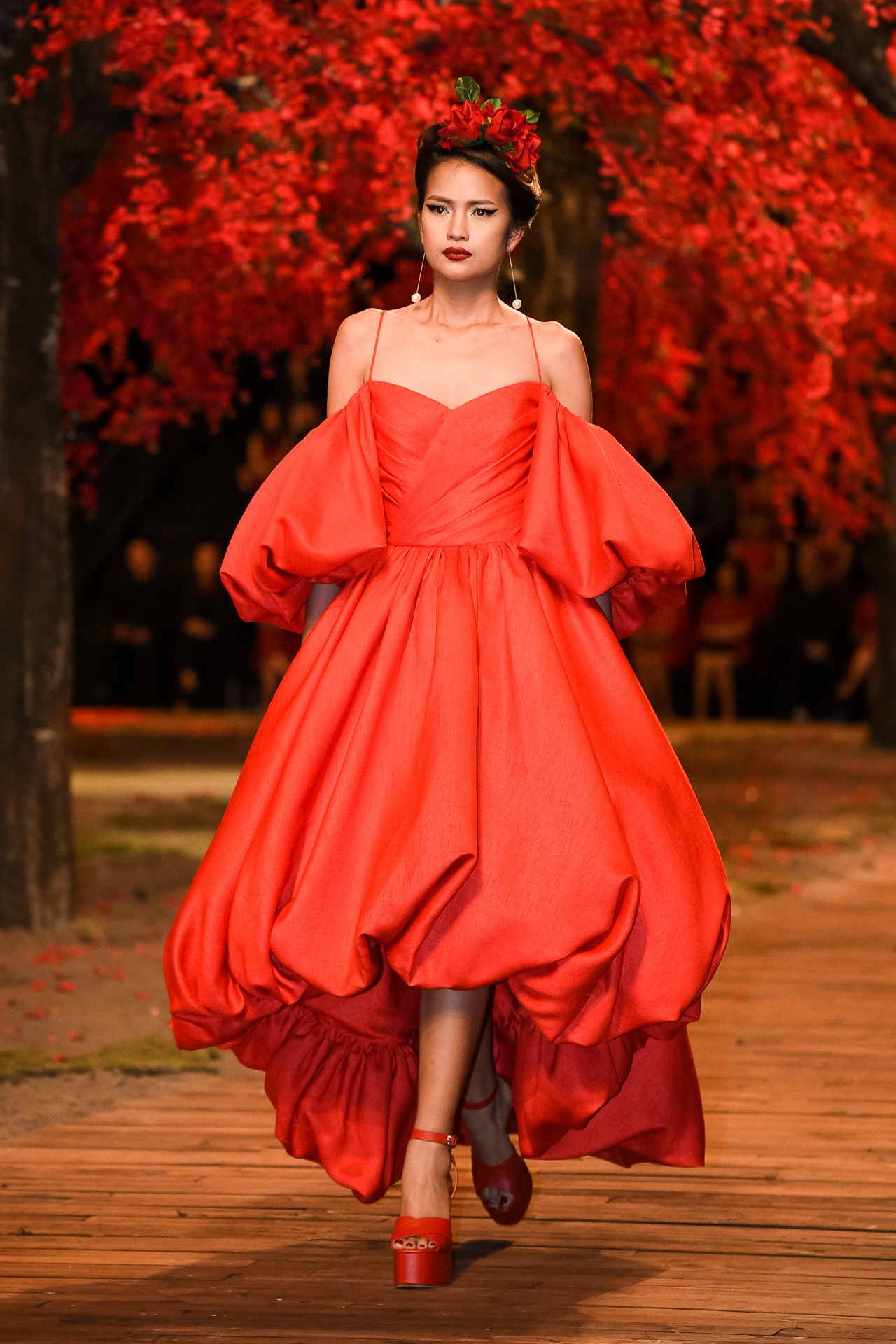 Sac do bao phu trong show dien Do Manh Cuong anh 11