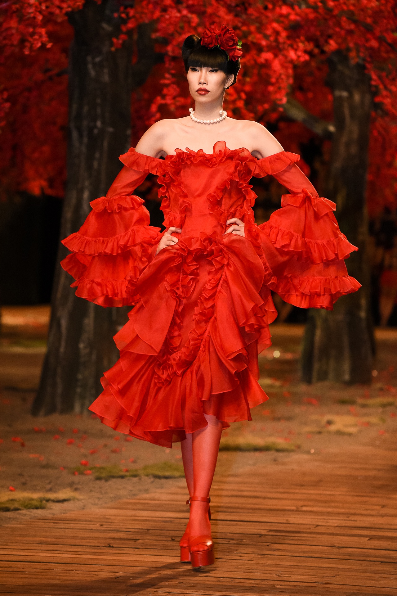 Sac do bao phu trong show dien Do Manh Cuong anh 14