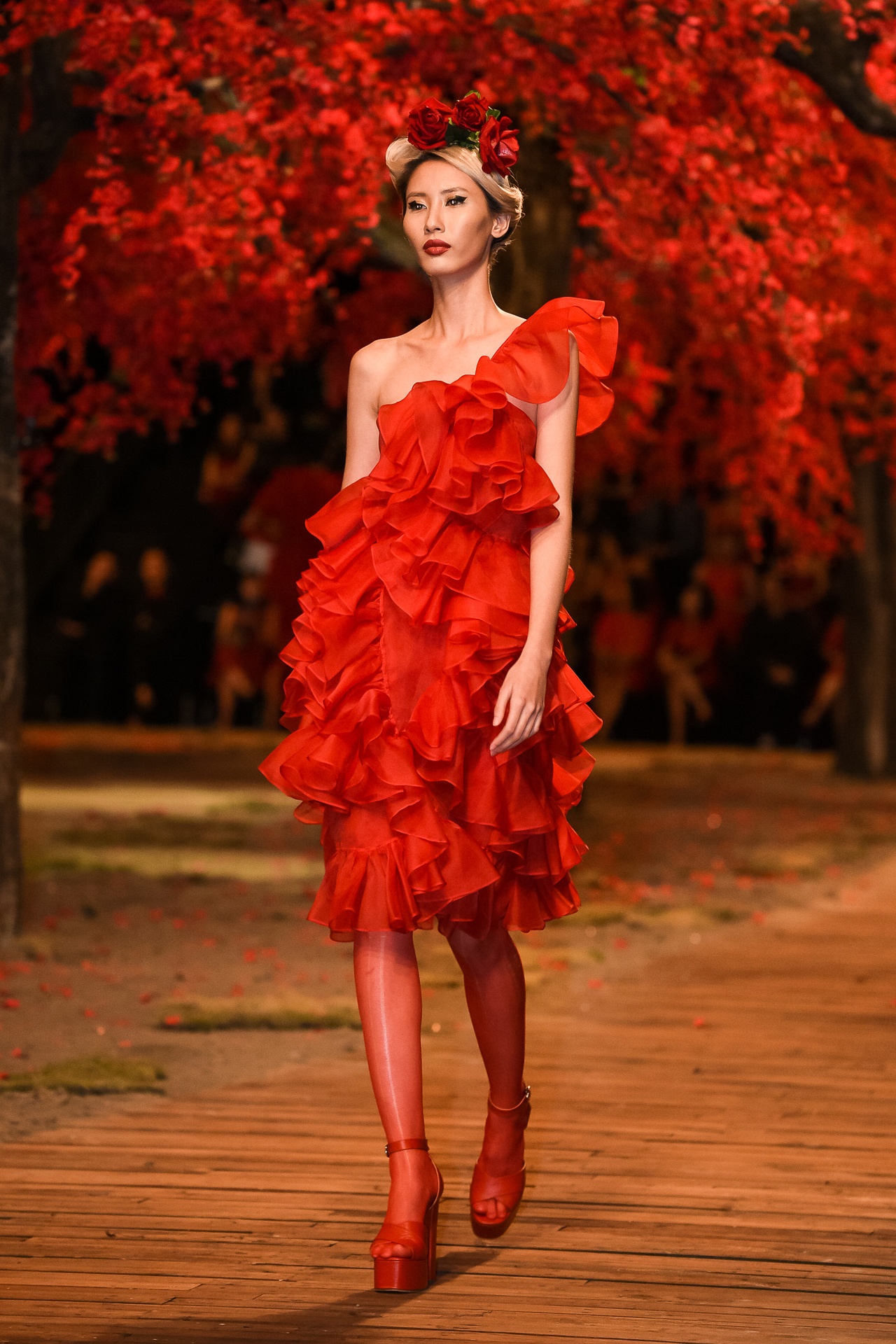 Sac do bao phu trong show dien Do Manh Cuong anh 15