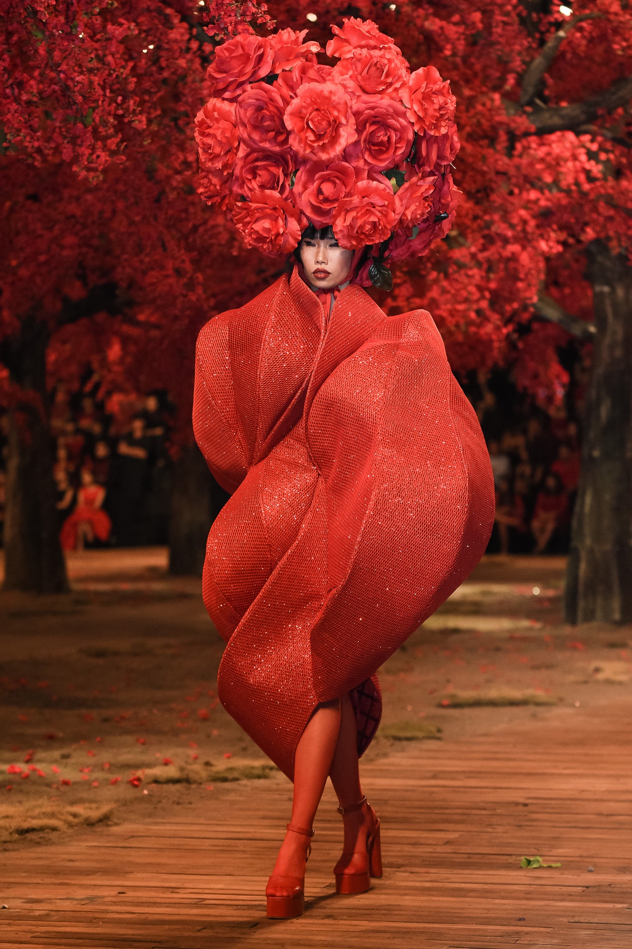 Sac do bao phu trong show dien Do Manh Cuong anh 22