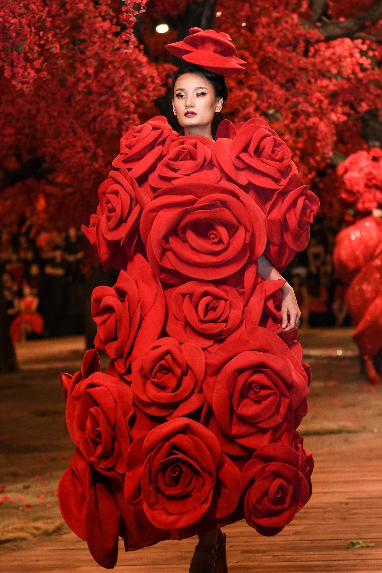 Sac do bao phu trong show dien Do Manh Cuong anh 24